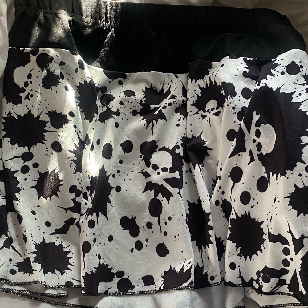Skull printed mini skirt